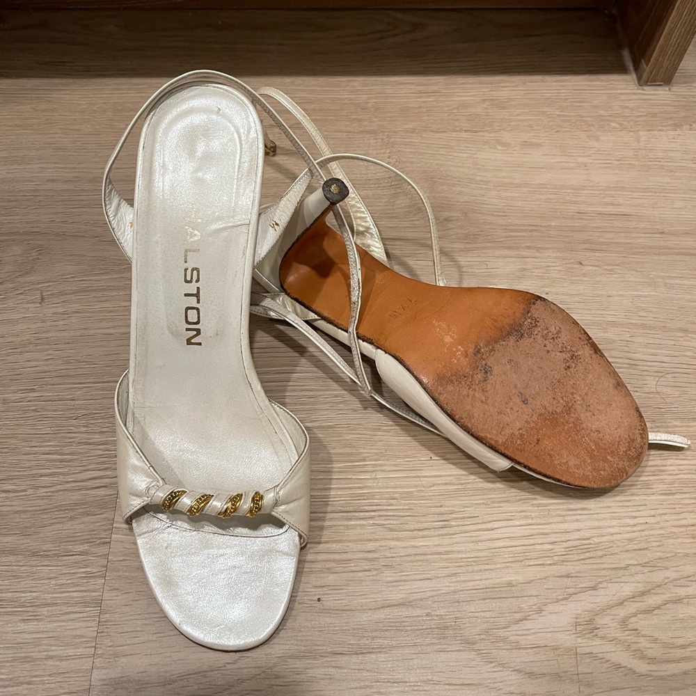Vintage Halston sandal barely used in great condition - Picture 2 of 3